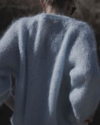 Knit Abelle  Mohair stikk i lyse blå.
